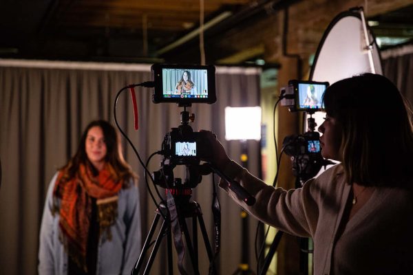 63ca89dedaacd2551e7edec5_diploma-of-film-video-design-film-shoot-on-set-bb-hero-lg (2)